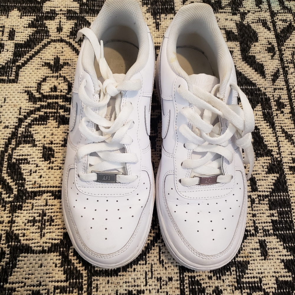 NIKE AIR FORCE 1s